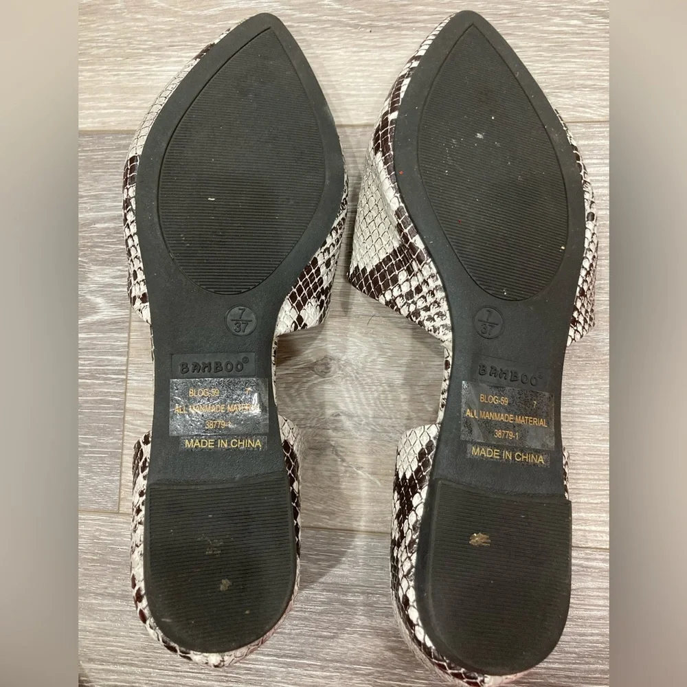 Bamboo Faux Snake Skin Pointed Toed Flats Size 7 Slide on Closed Toe